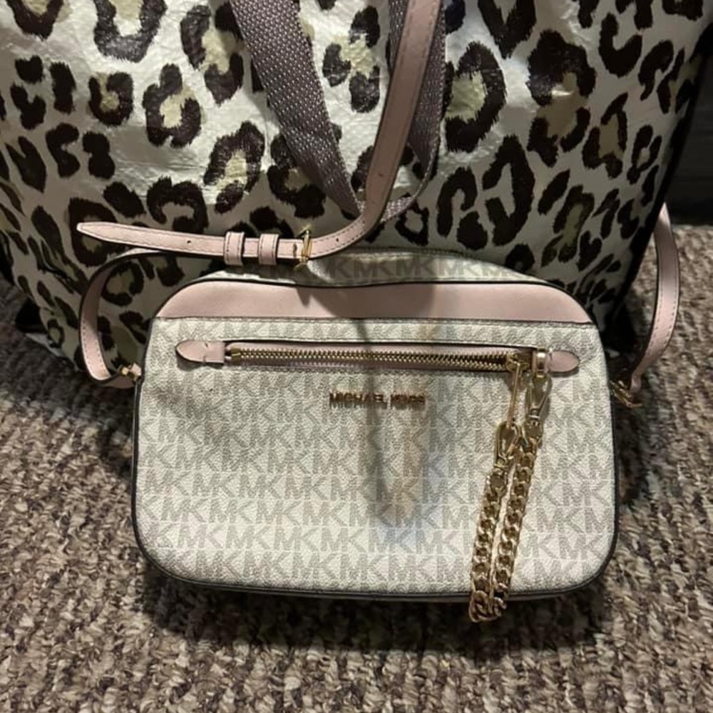 Michael kors crossbody